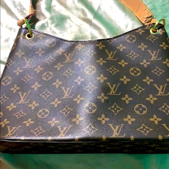 Handbags - Louis handbag classic style- straps removed